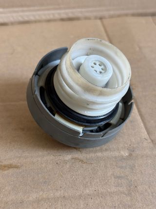 Tapón depósito diésel Toyota J9 land cruiser 90 95