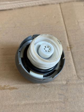 Tapón depósito diésel Toyota J9 land cruiser 90 95