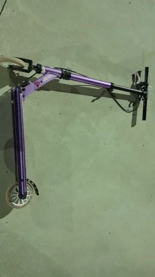 Monopatín Oxelo morado para niño