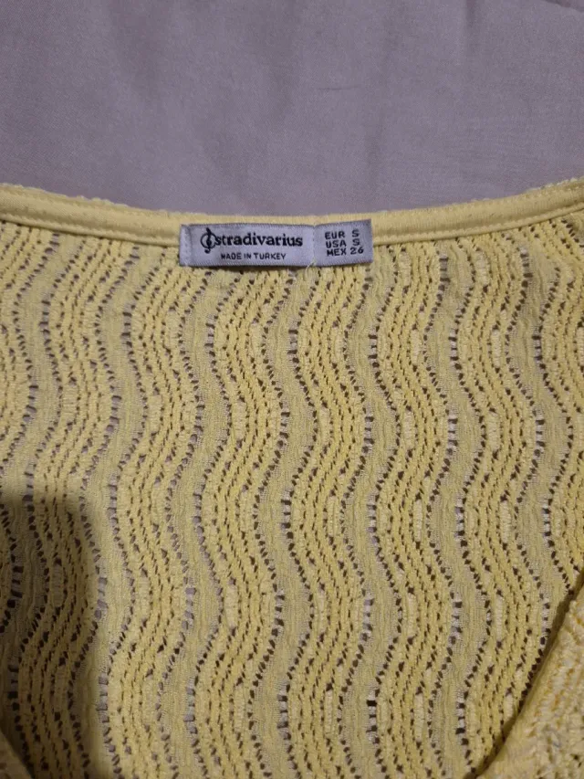 Blusa Stradivarius amarilla