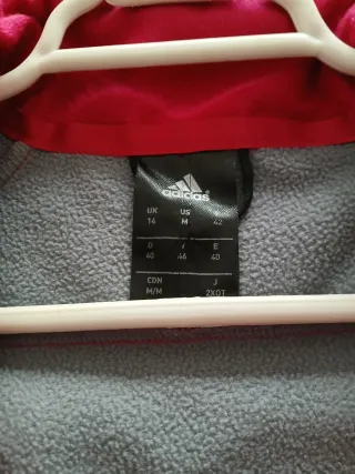 Chaqueta deportiva Adidas climaproof. Talla M