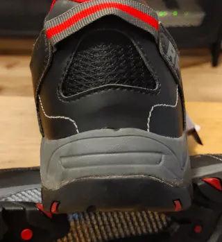 Zapatos de seguridad Bellota negros y rojos