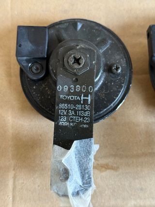 2 Bocinas Toyota J9 land cruiser 90 95