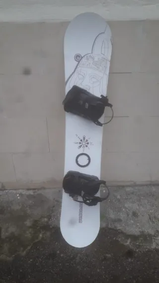 Tabla de Snowboard Blanca con Fijaciones