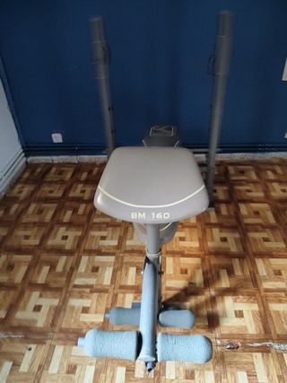 Banco de pesas con barra y discos