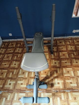 Banco de pesas con barra y discos