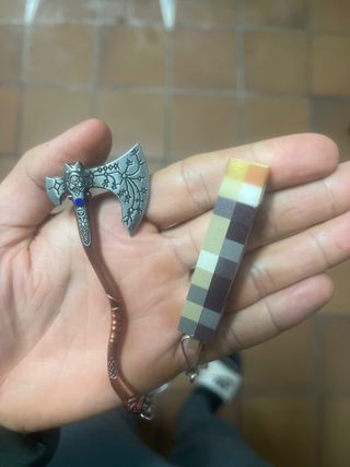 Llavero Minecraft y Kratos
