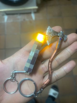 Llavero Minecraft y Kratos