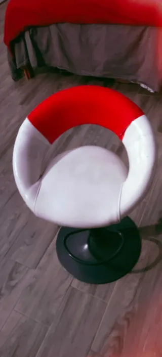 Taburete blanco giratorio