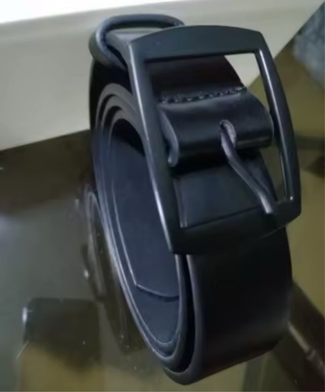 Cinturón negro hebilla negra hombre