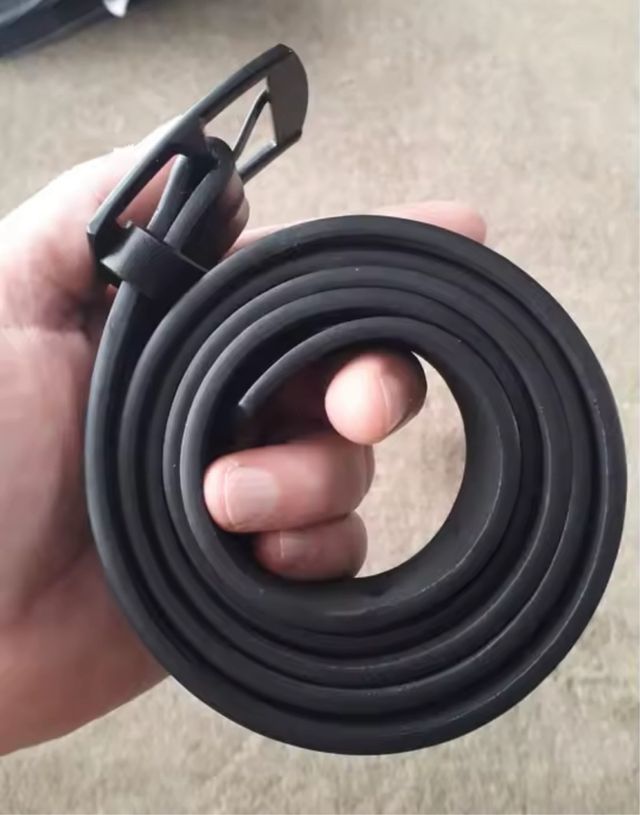 Cinturón negro hebilla negra hombre