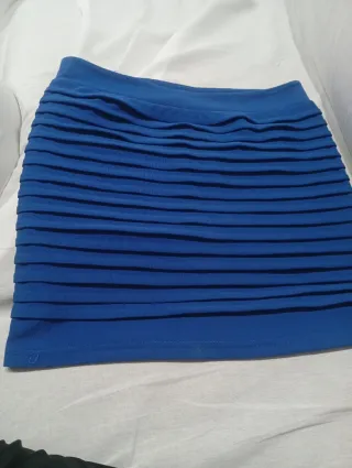 Falda azul con tablas