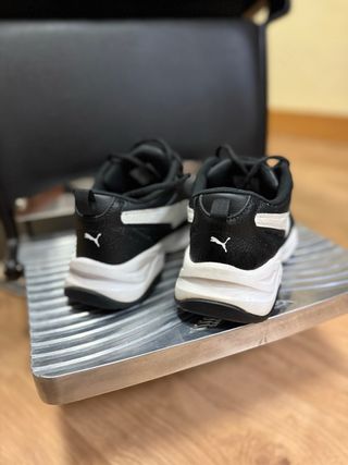 Zapatillas Puma Negras y Blancas