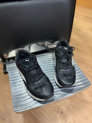 Zapatillas Puma Negras y Blancas