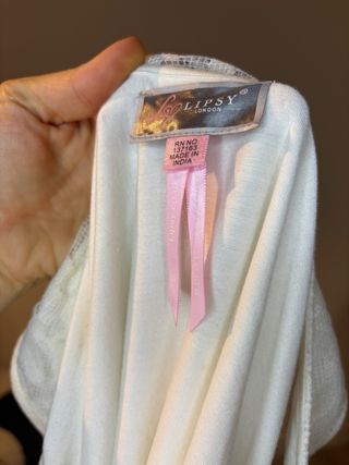 Vestido blanco y negro con encaje