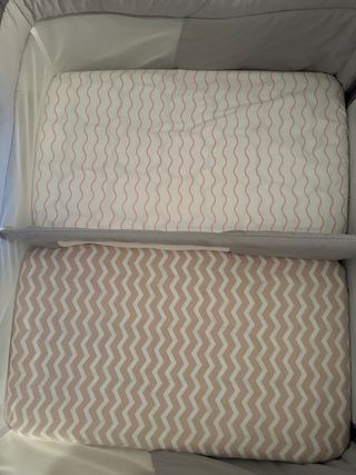 Cuna colecho gemelar Chicco + colchones
