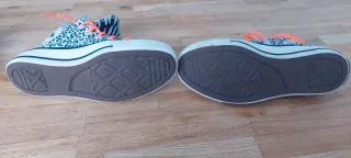 Se venden 2 Pares Zapatillas Vans + Converse.