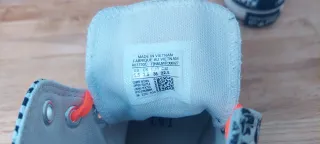 Se venden 2 Pares Zapatillas Vans + Converse.