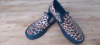 Se venden 2 Pares Zapatillas Vans + Converse.