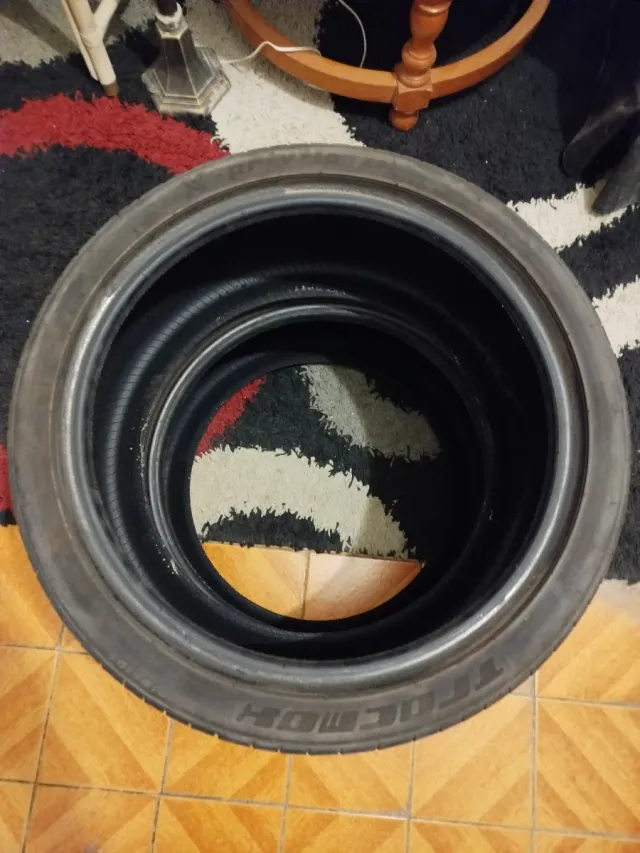 Lote 2 Neumáticos Coche 255/35/18