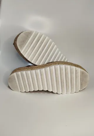 Alpargatas cuña negras y blancas