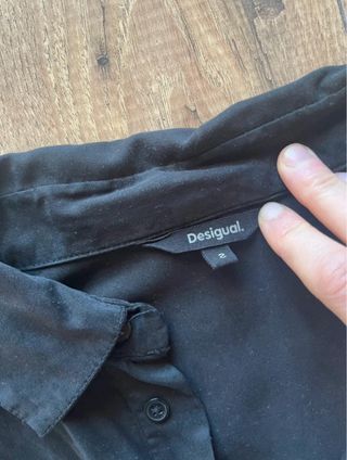 Camisa crop Desigual negra talla única