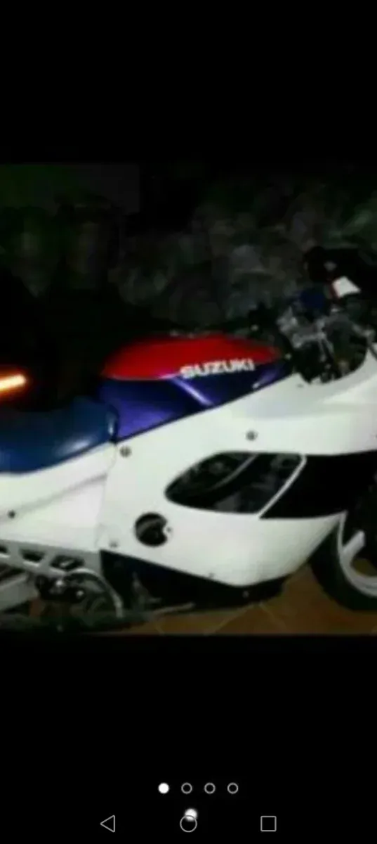 Moto Suzuki 600 GSX año 91 fm