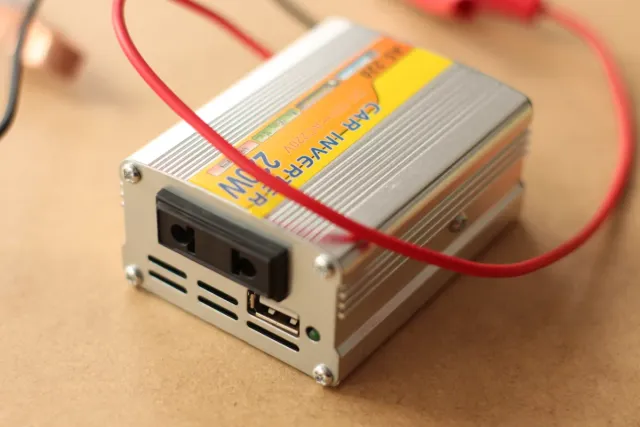 Inversor de Corriente 220W DC a AC