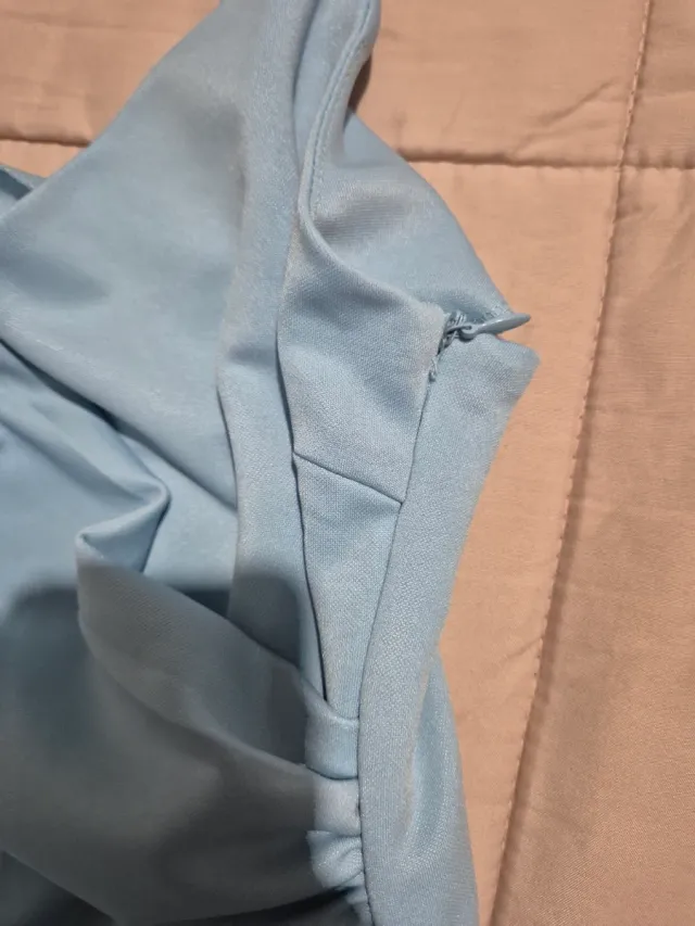 Vestido azul de fiesta con fruncido