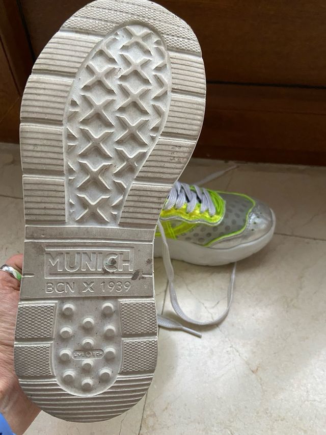 Zapatillas Munich Verdes y Plateadas
