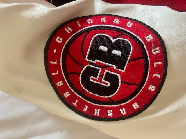 Chaqueta Chicago Bulls Roja y Crema Talla S