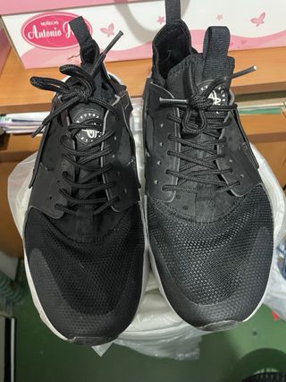 Zapatillas Nike Huarache Negras y Blancas