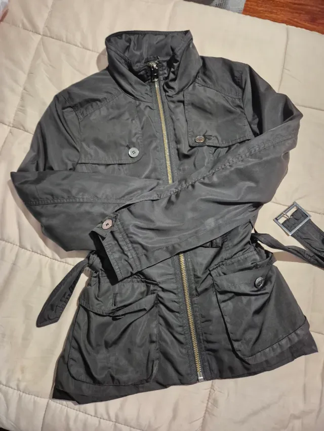 Chaqueta Negra con Cinturón