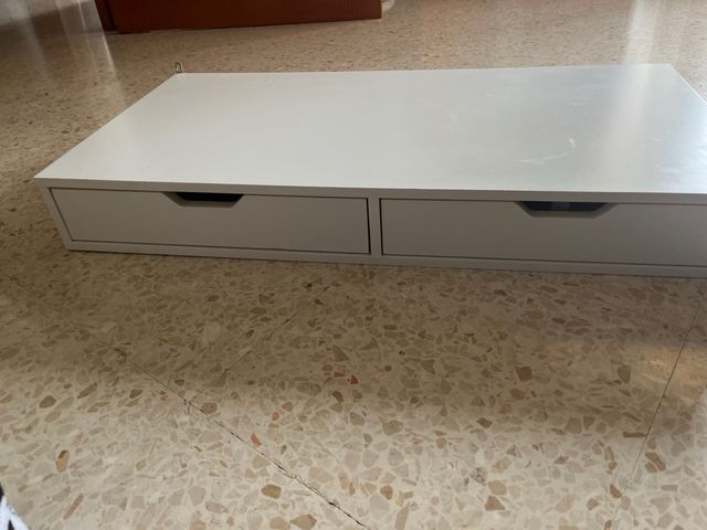 Mesa escritorio blanca con cajones