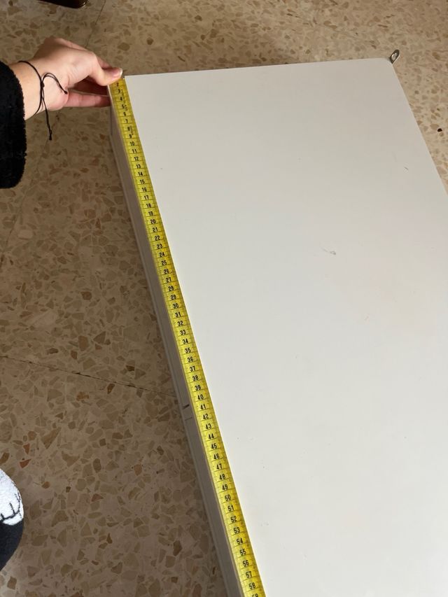 Mesa escritorio blanca con cajones