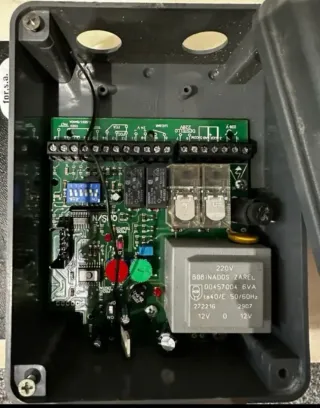 Cuadro de maniobras puerta corredera