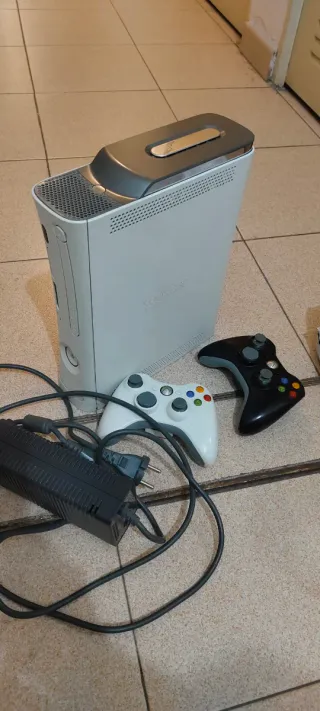 Xbox 360 Microsoft Consola + Mandos