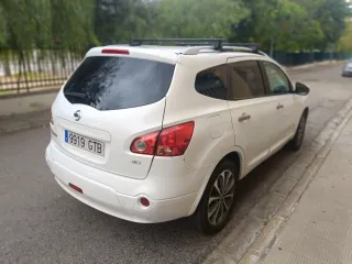 Nissan Qashqai+2 2010