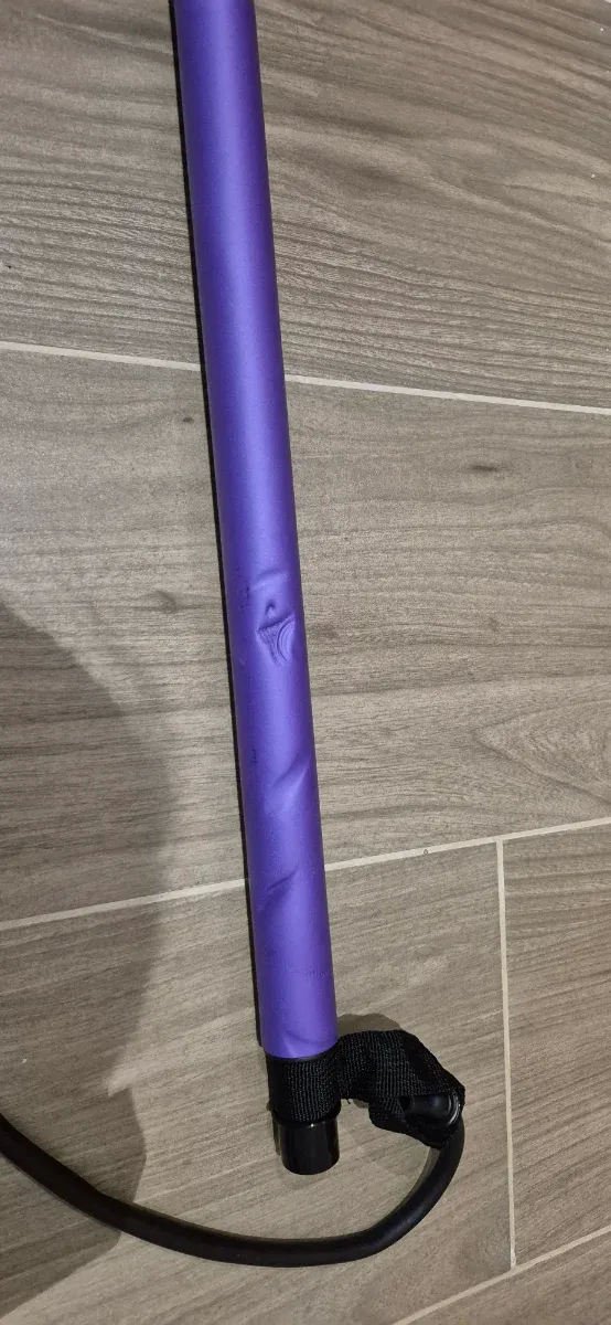 Barra de ejercicio con elástico púrpura