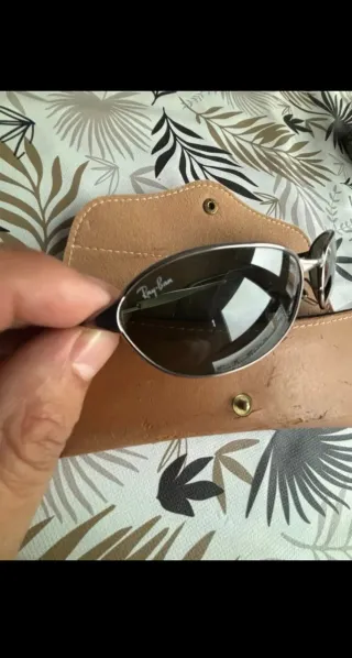 Gafas de sol plateadas y marrones