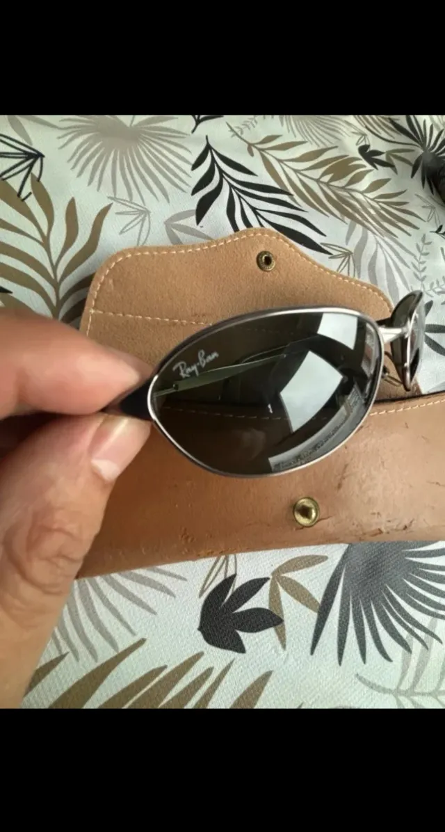 Gafas de sol plateadas y marrones