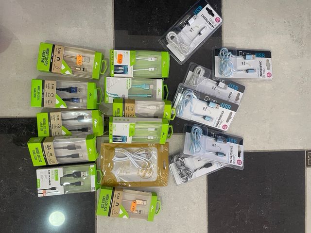 Cabos de carregamento tipo C e iPhone