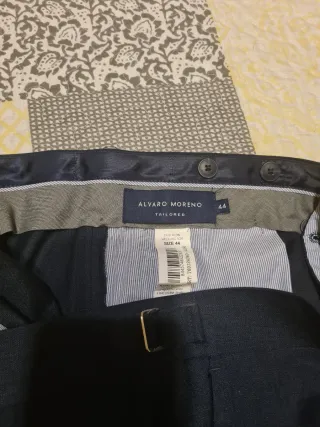 Traje de chaqué azul de Alvaro Moreno.