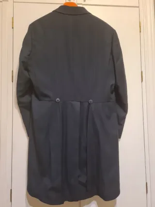 Traje de chaqué azul de Alvaro Moreno.