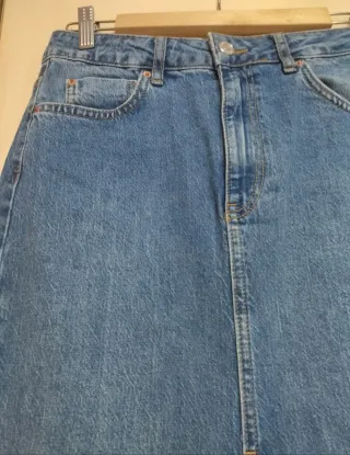 Falda vaquera midi con abertura