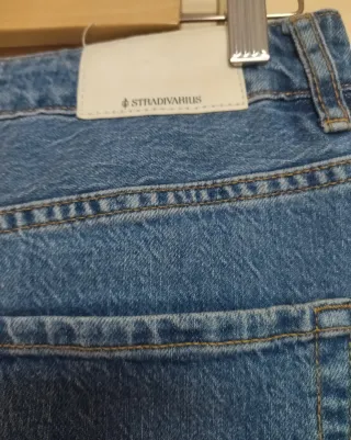 Falda vaquera midi con abertura