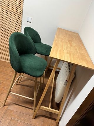 Mesa alta cocina y 2 sillas terciopelo