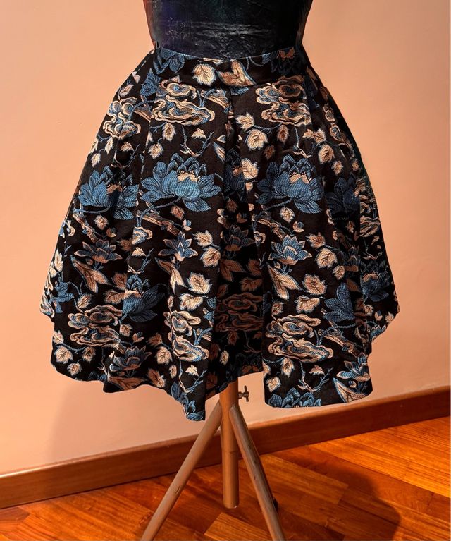 Gonna damascata nera e blu