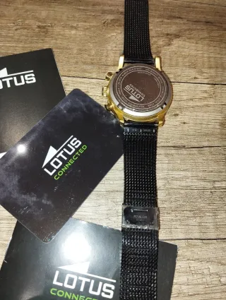 Reloj Lotus Connected Negro y Dorado
