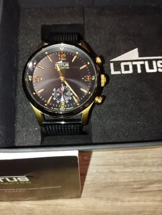 Reloj Lotus Connected Negro y Dorado